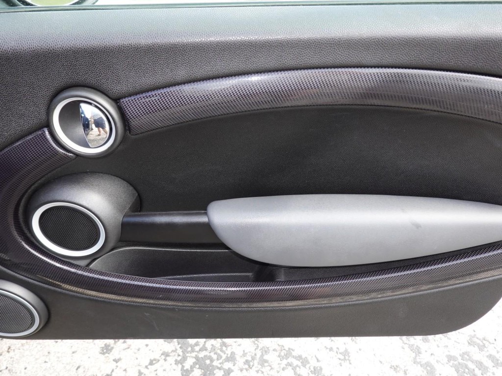 MINI Cooper Coupe Vehicle Full-screen Gallery Image 21