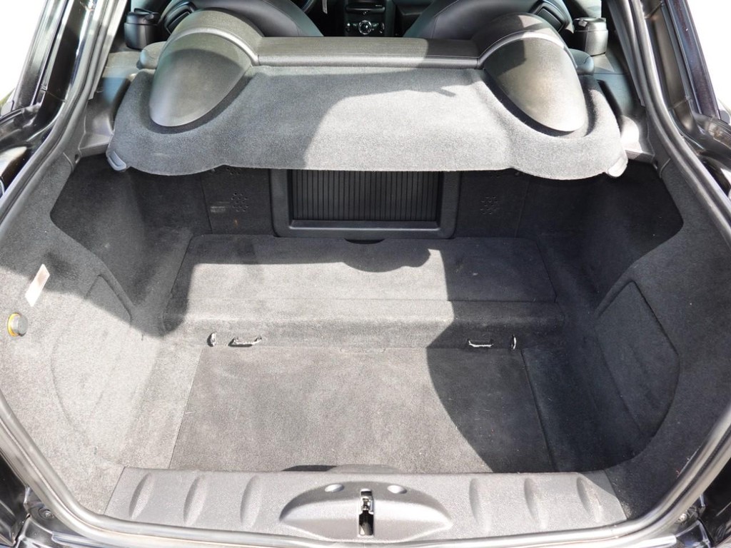MINI Cooper Coupe Vehicle Full-screen Gallery Image 22
