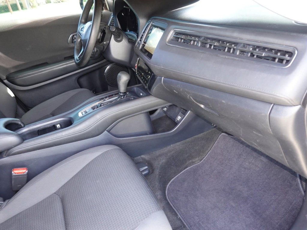 Honda HR-V Vehicle Full-screen Gallery Image 23