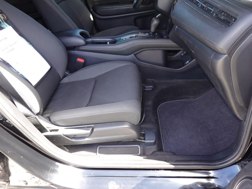 Honda HR-V Vehicle Full-screen Gallery Image 24