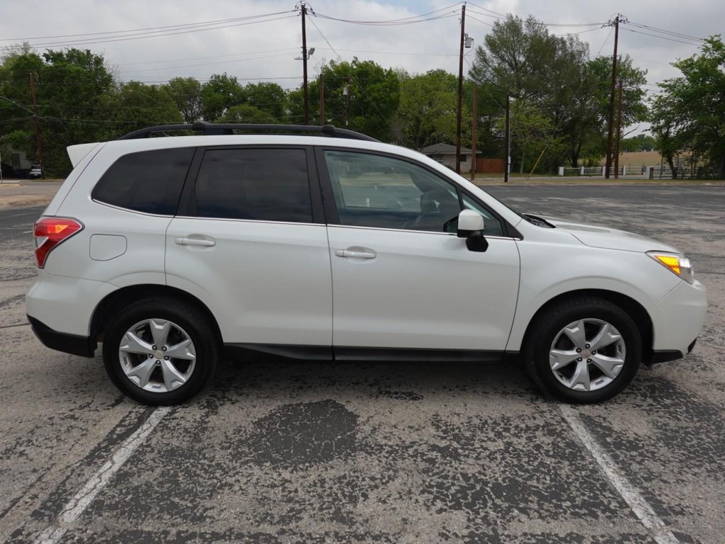 Subaru Forester Vehicle Full-screen Gallery Image 08