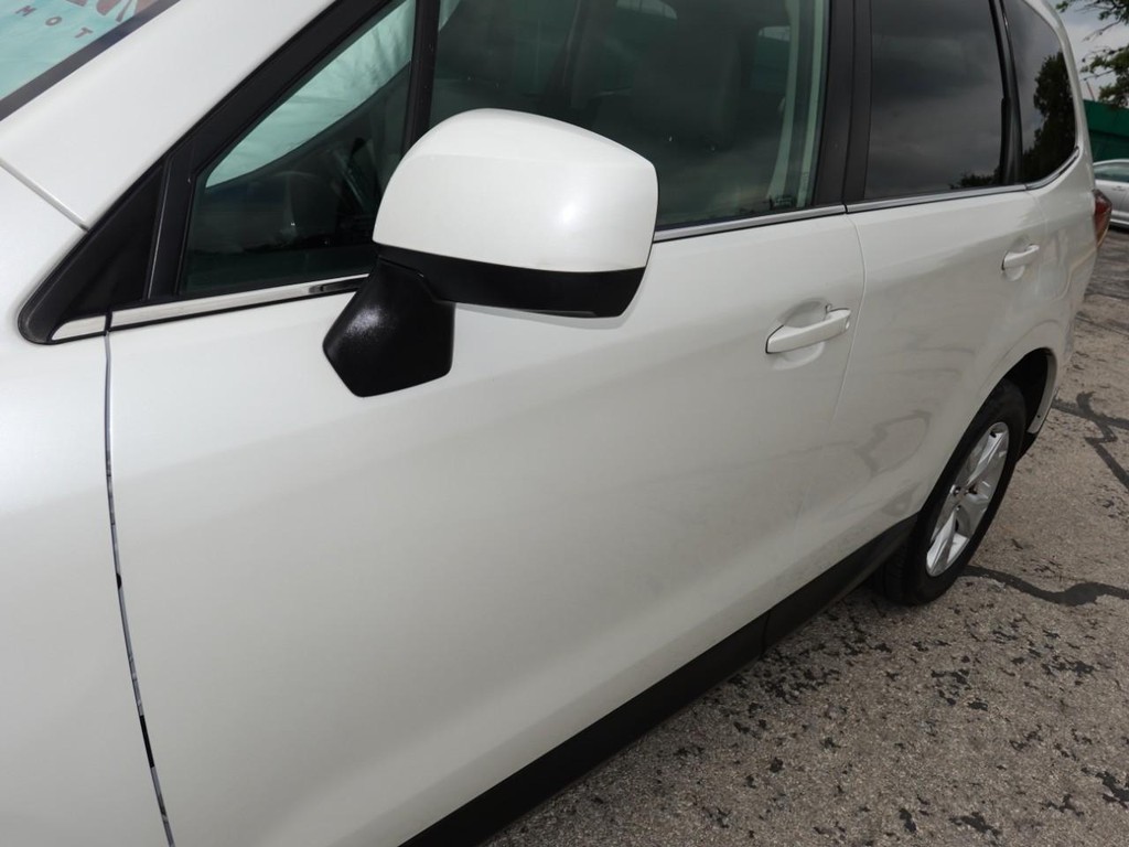 Subaru Forester Vehicle Full-screen Gallery Image 10