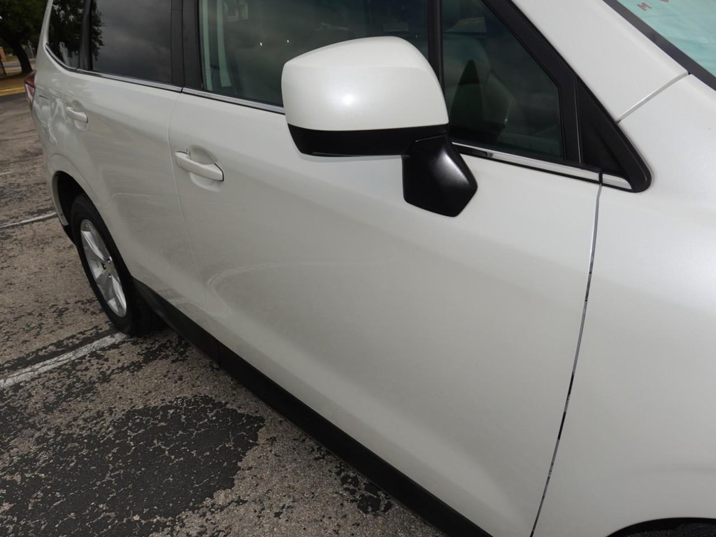 Subaru Forester Vehicle Full-screen Gallery Image 11