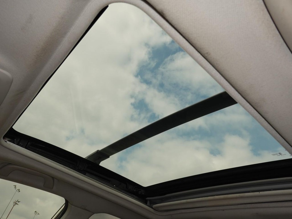 Subaru Forester Vehicle Full-screen Gallery Image 17