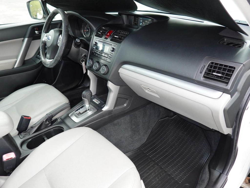 Subaru Forester Vehicle Full-screen Gallery Image 22