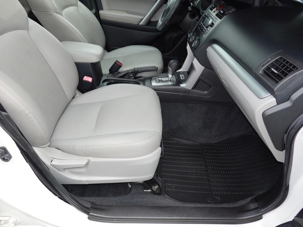 Subaru Forester Vehicle Full-screen Gallery Image 23