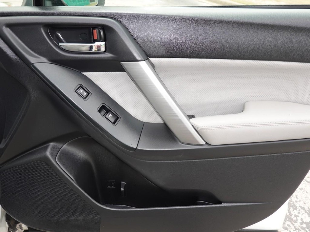 Subaru Forester Vehicle Full-screen Gallery Image 24