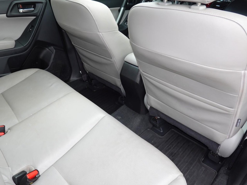 Subaru Forester Vehicle Full-screen Gallery Image 25