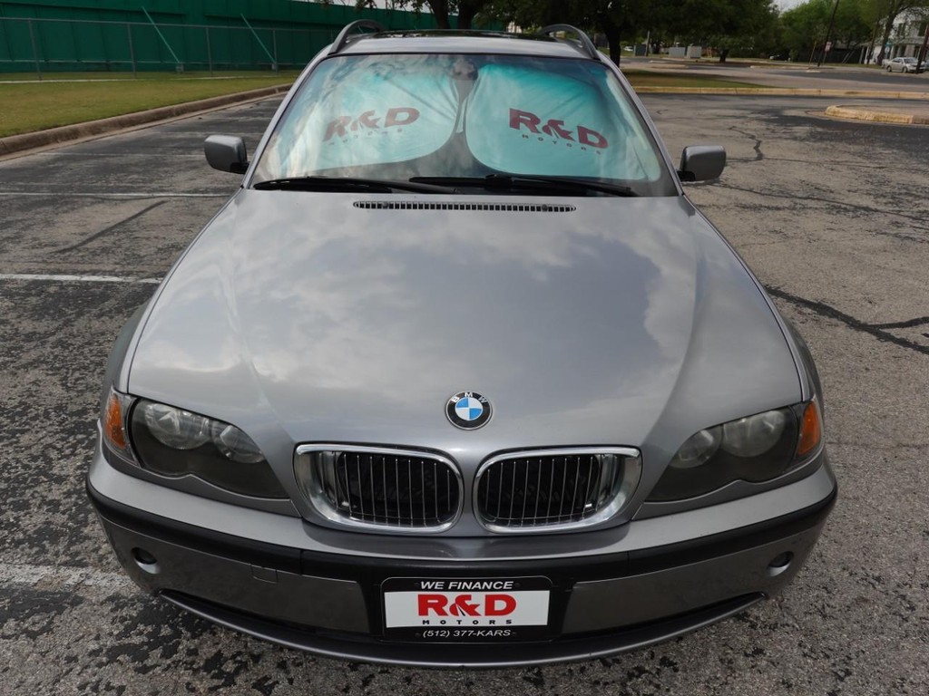 BMW 3 Series Vehicle Full-screen Gallery Image 02