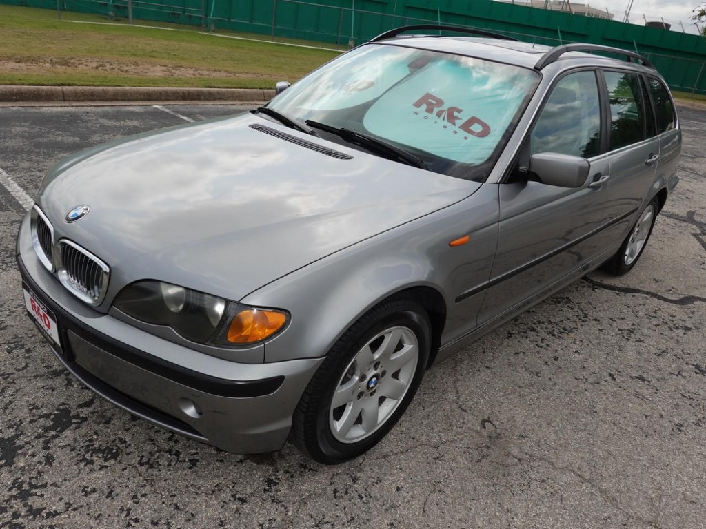 BMW 3 Series Vehicle Full-screen Gallery Image 03