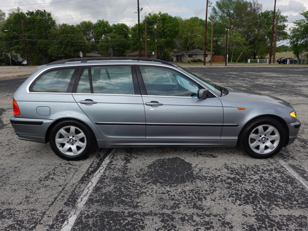 BMW 3 Series Vehicle Full-screen Gallery Image 08