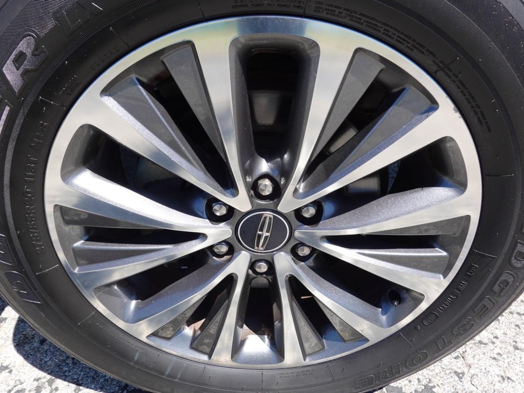 Lincoln Navigator L Vehicle Full-screen Gallery Image 09