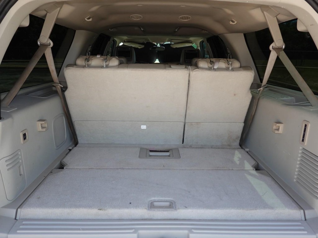 Lincoln Navigator L Vehicle Full-screen Gallery Image 27