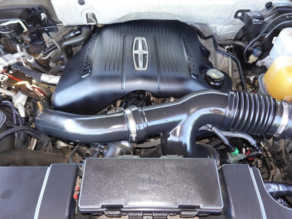 Lincoln Navigator L Vehicle Full-screen Gallery Image 29