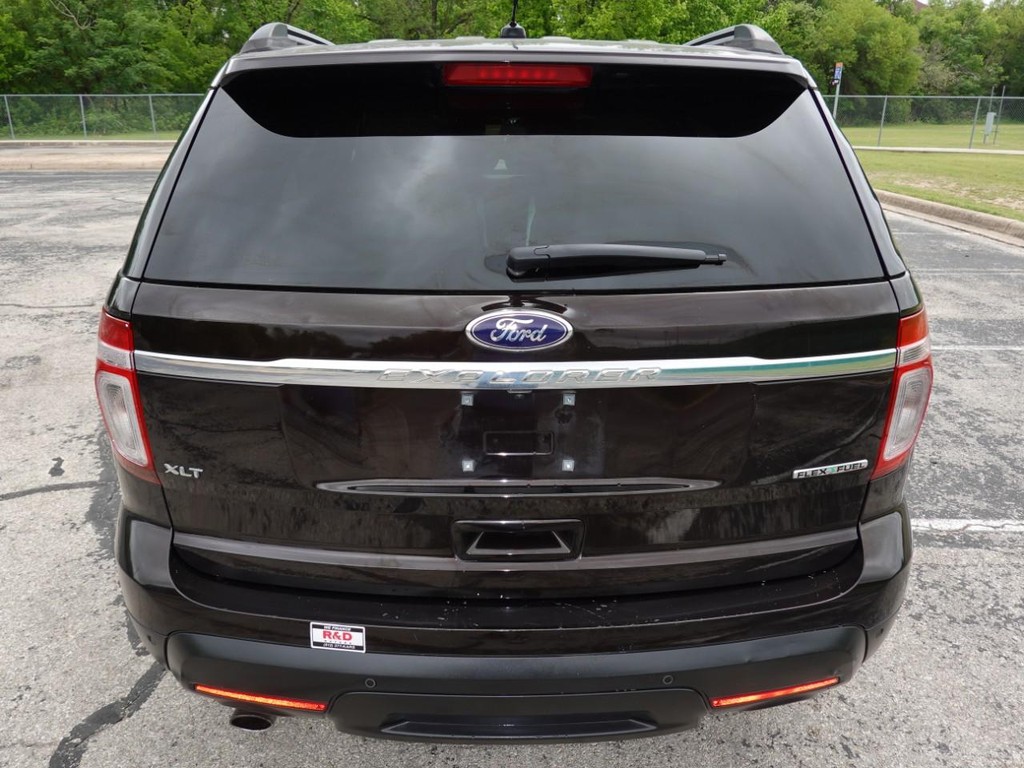 Ford Explorer Vehicle Full-screen Gallery Image 06