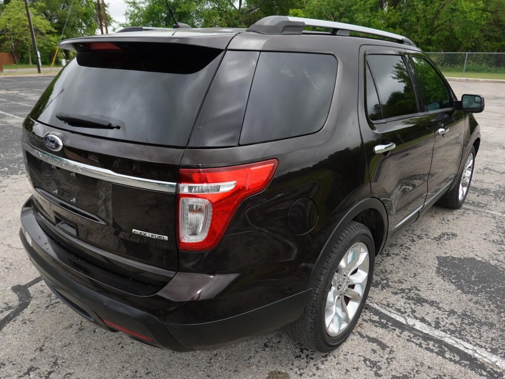 Ford Explorer Vehicle Full-screen Gallery Image 07