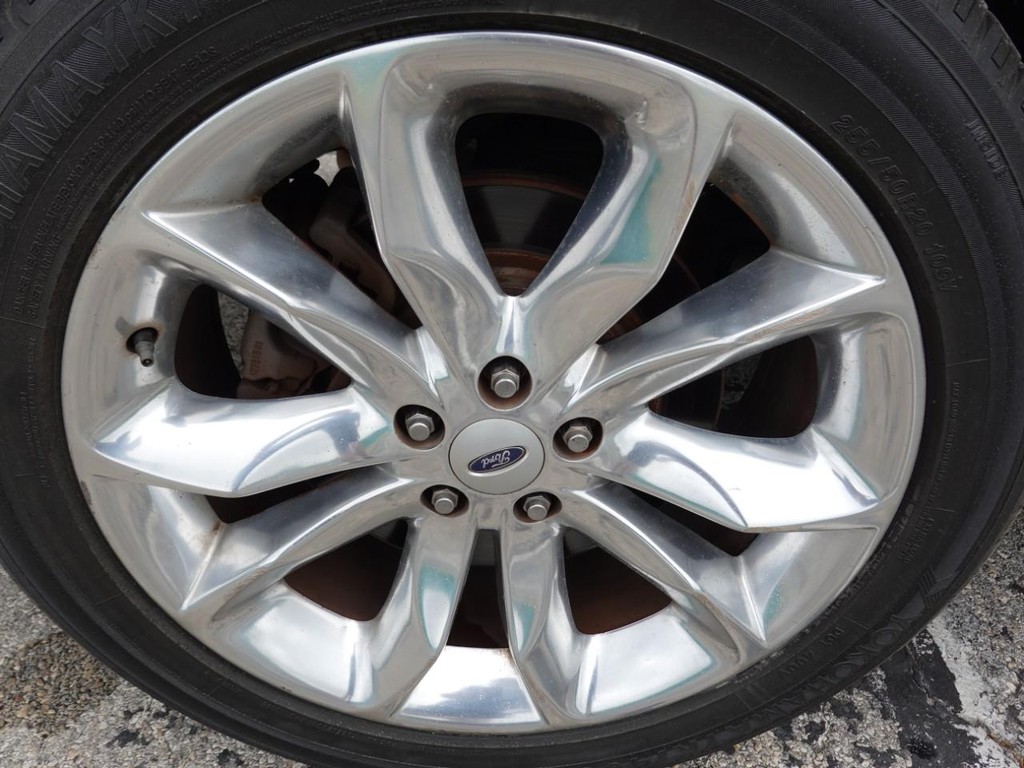 Ford Explorer Vehicle Full-screen Gallery Image 09