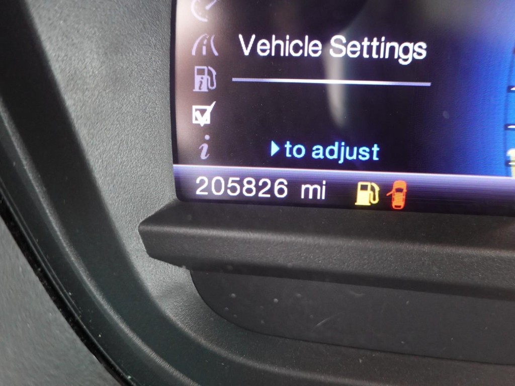 Ford Explorer Vehicle Full-screen Gallery Image 12