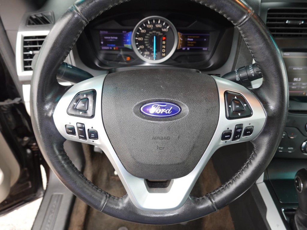 Ford Explorer Vehicle Full-screen Gallery Image 13