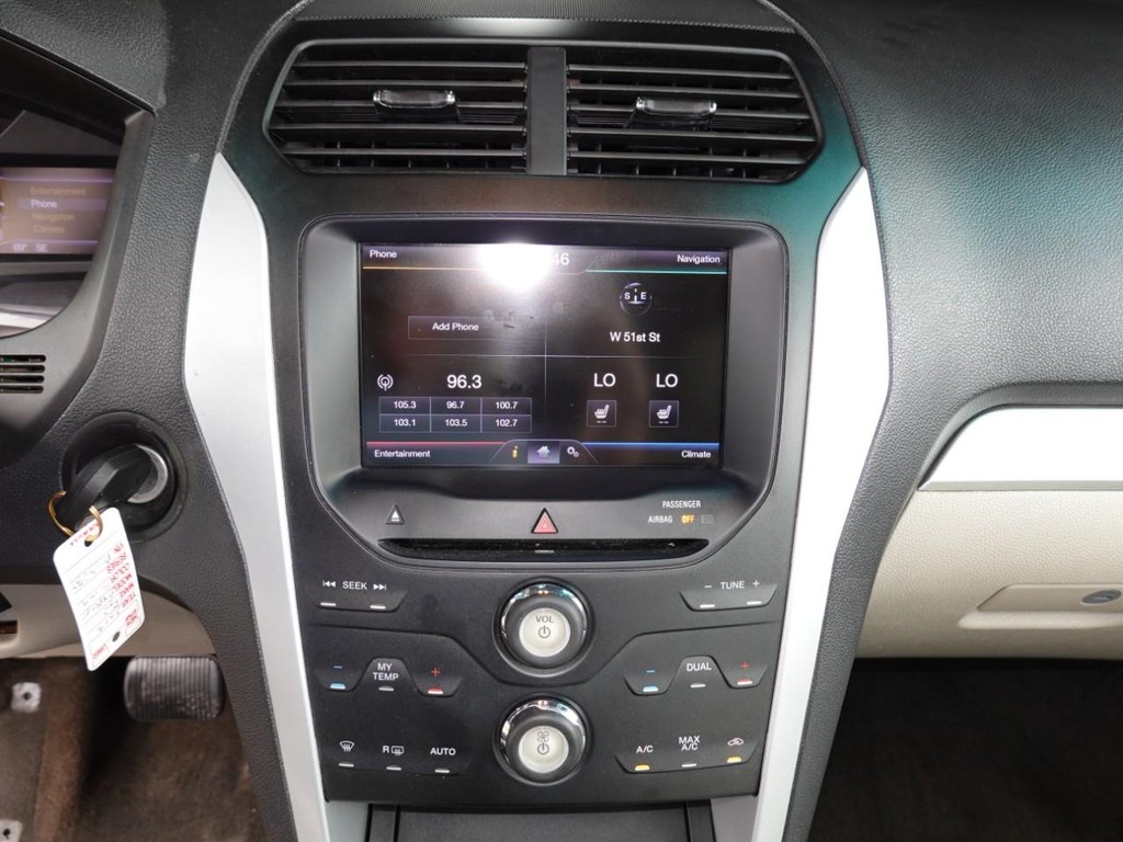 Ford Explorer Vehicle Full-screen Gallery Image 14