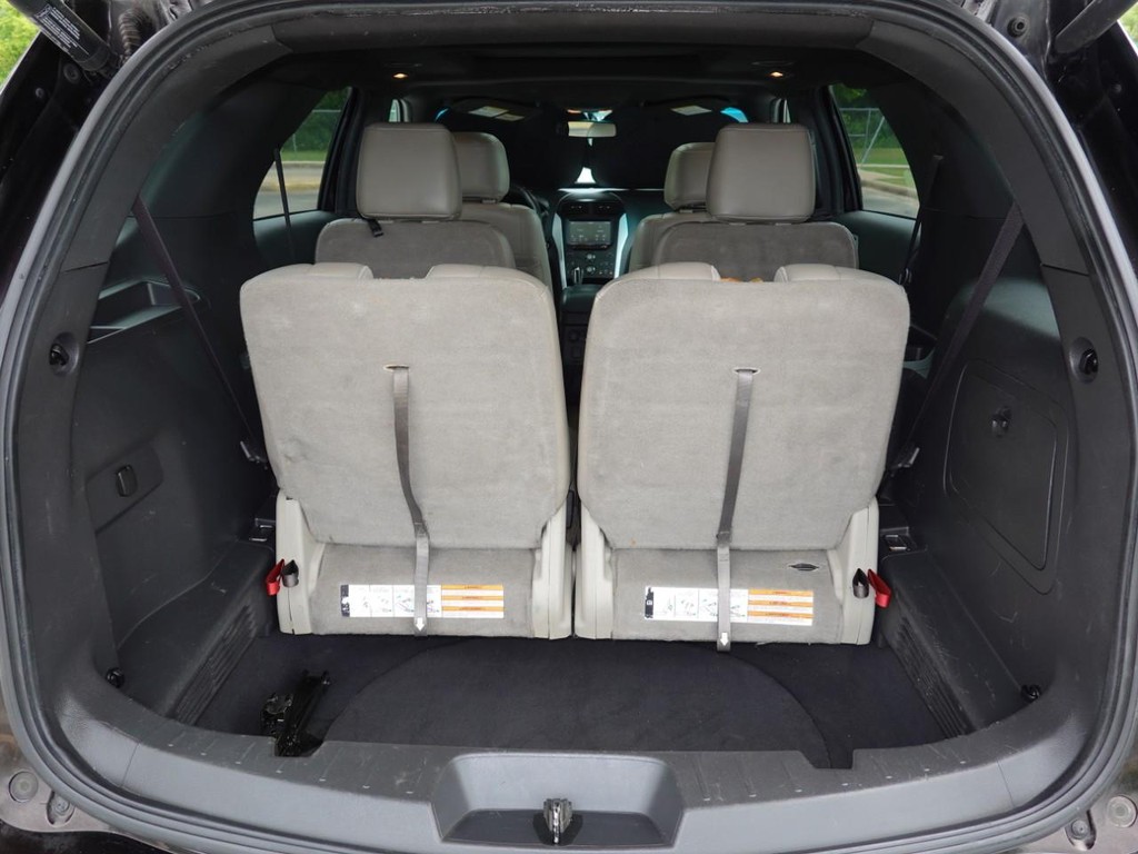 Ford Explorer Vehicle Full-screen Gallery Image 28