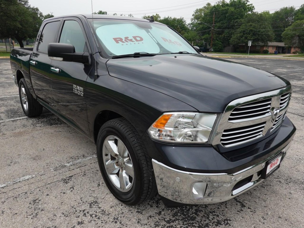 Ram 1500 Vehicle Full-screen Gallery Image 01