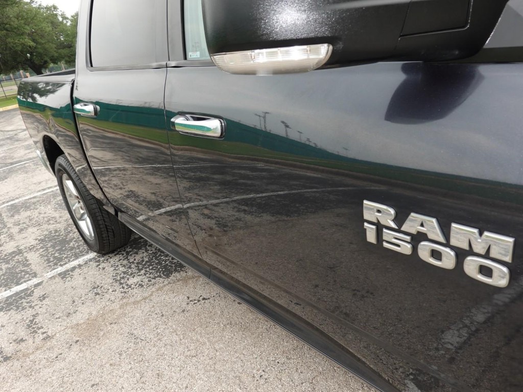 Ram 1500 Vehicle Full-screen Gallery Image 11
