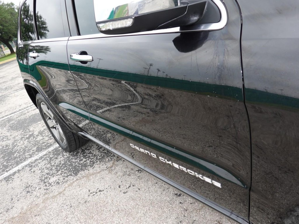 Jeep Grand Cherokee Vehicle Full-screen Gallery Image 11