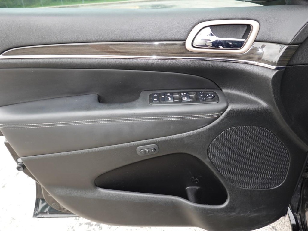 Jeep Grand Cherokee Vehicle Full-screen Gallery Image 19