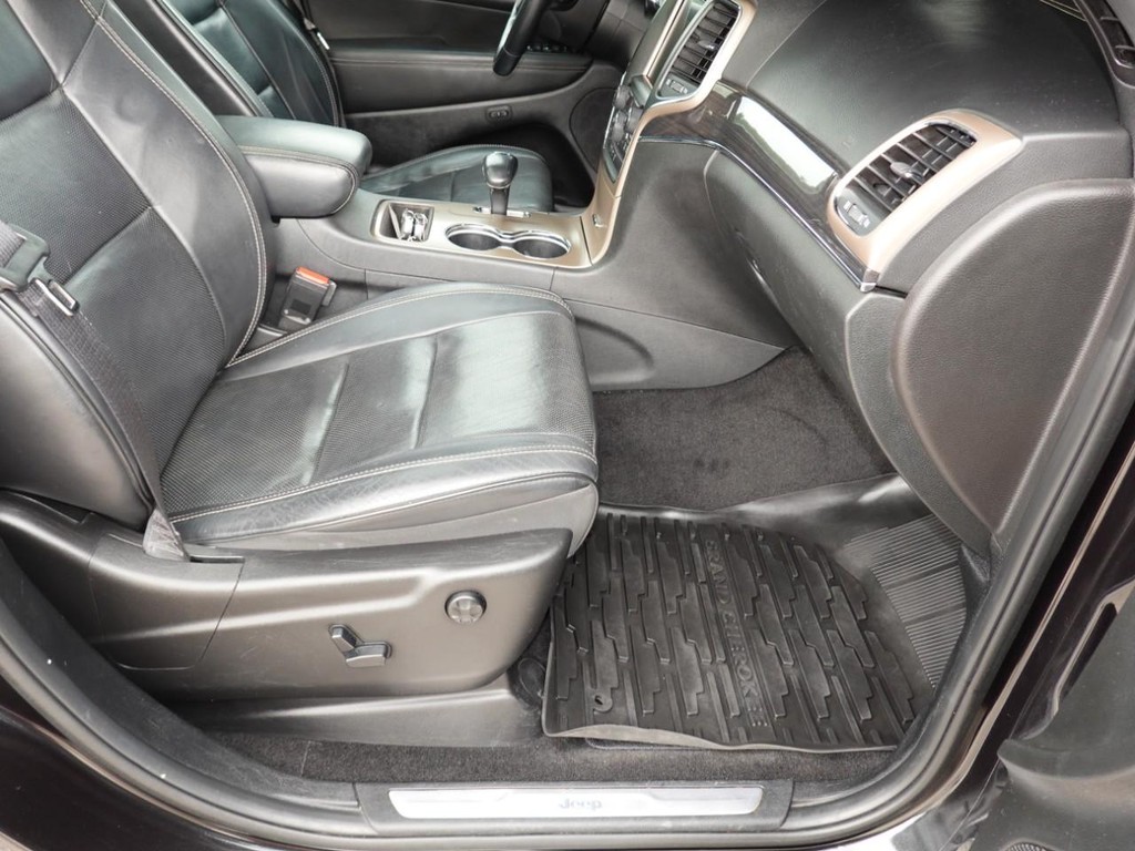 Jeep Grand Cherokee Vehicle Full-screen Gallery Image 24