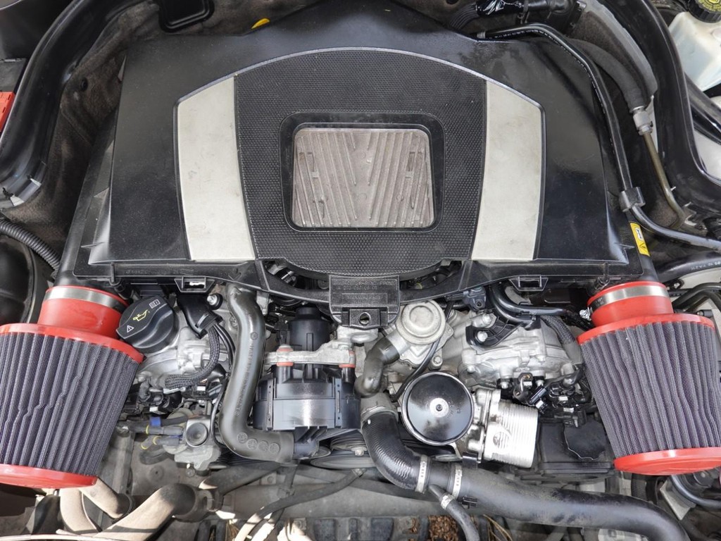 Mercedes-Benz C-Class Vehicle Full-screen Gallery Image 23