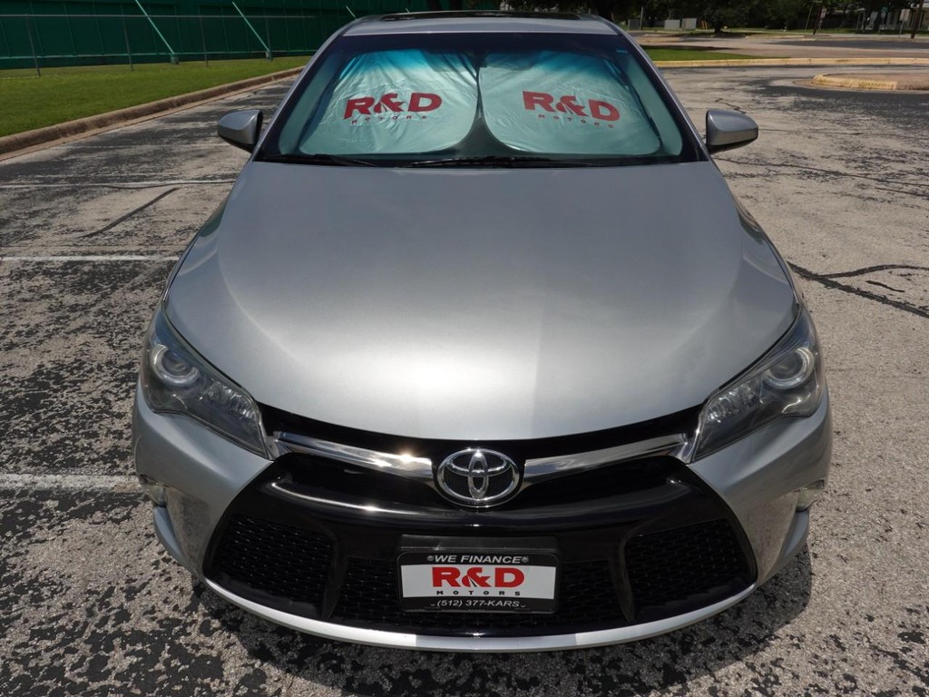 Toyota Camry Vehicle Full-screen Gallery Image 02