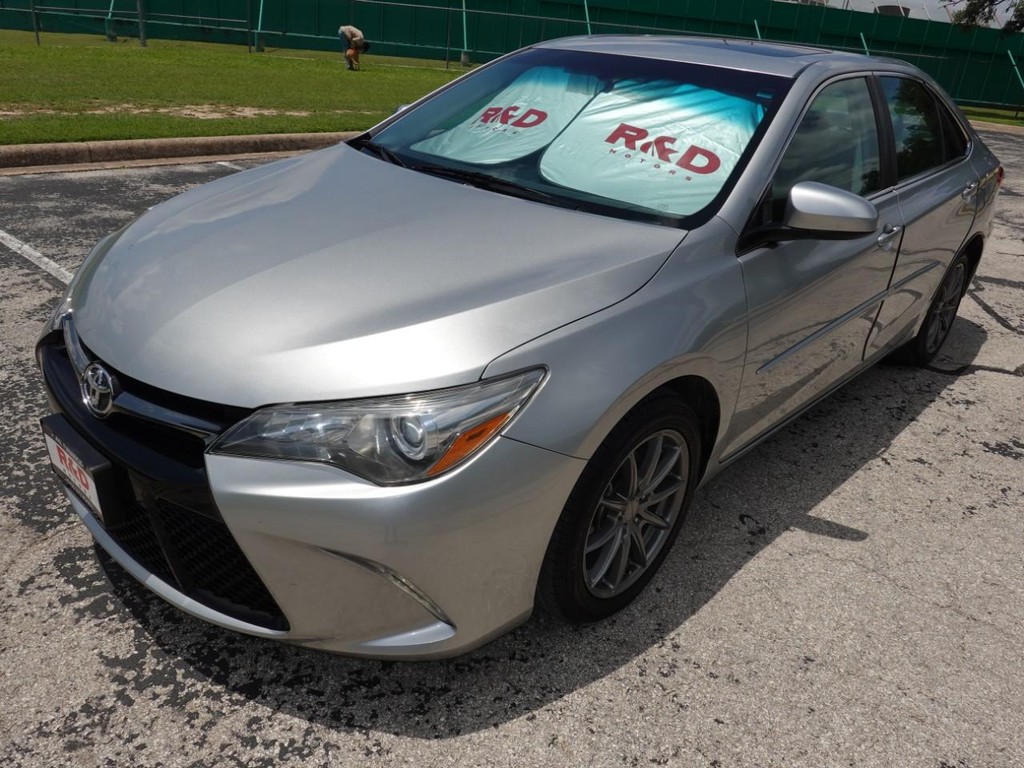Toyota Camry Vehicle Full-screen Gallery Image 03