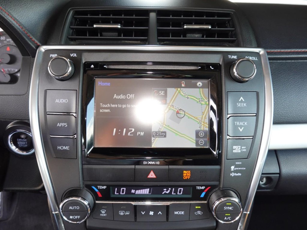 Toyota Camry Vehicle Full-screen Gallery Image 13