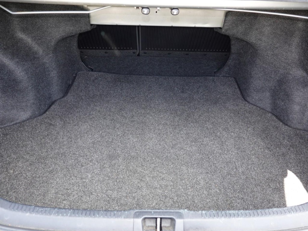 Toyota Camry Vehicle Full-screen Gallery Image 26