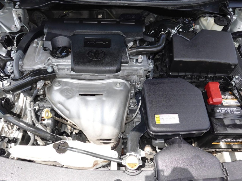 Toyota Camry Vehicle Full-screen Gallery Image 27