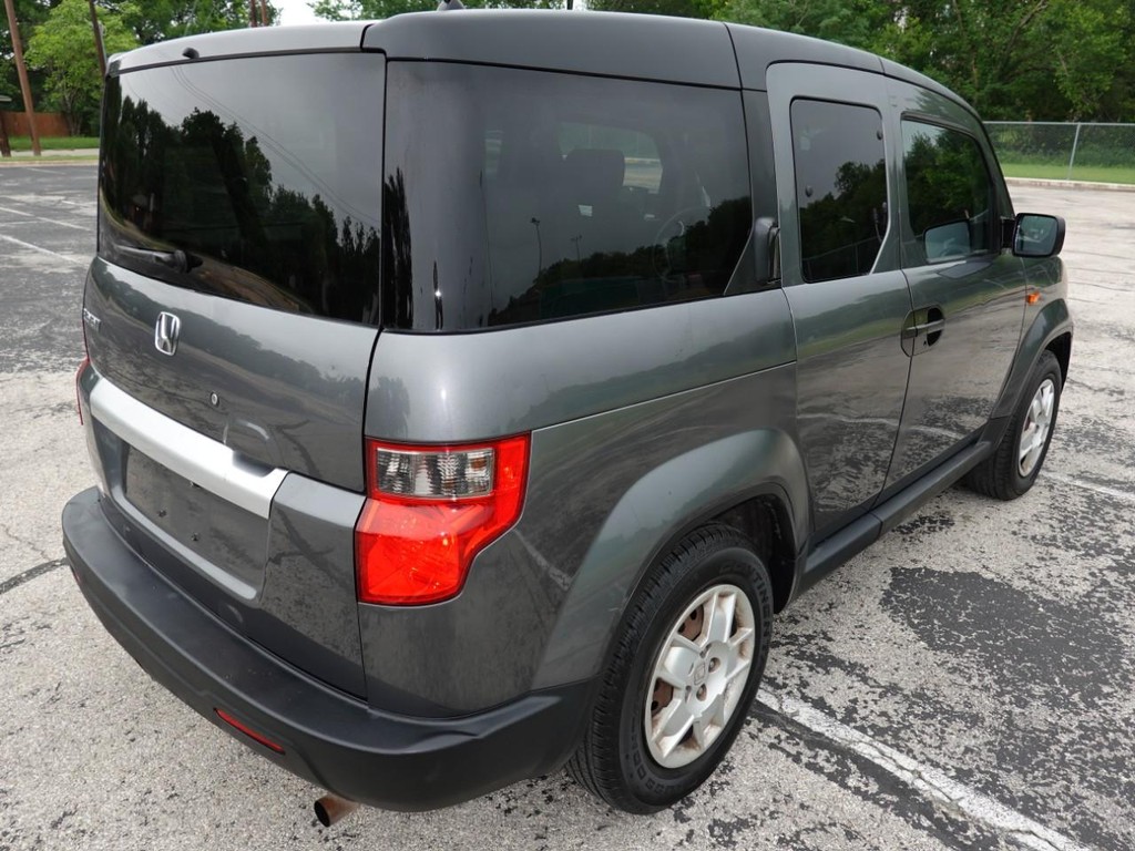 Honda Element Vehicle Full-screen Gallery Image 07