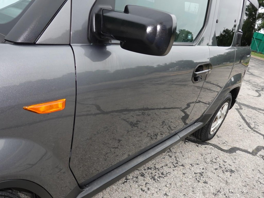 Honda Element Vehicle Full-screen Gallery Image 10