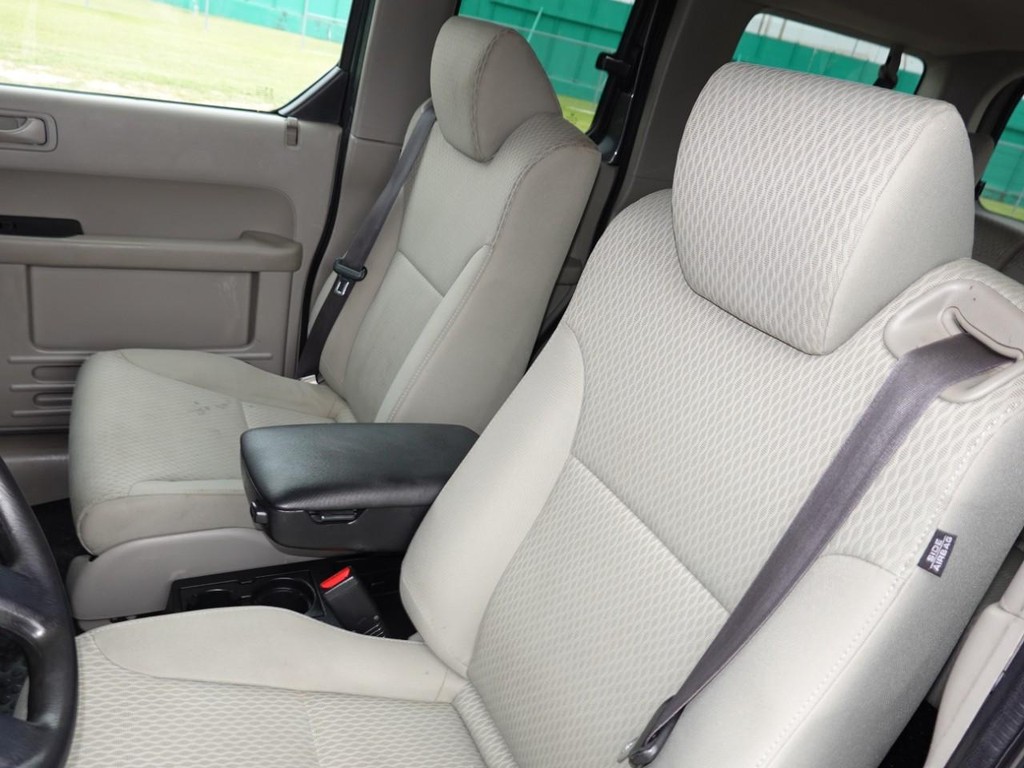 Honda Element Vehicle Full-screen Gallery Image 15