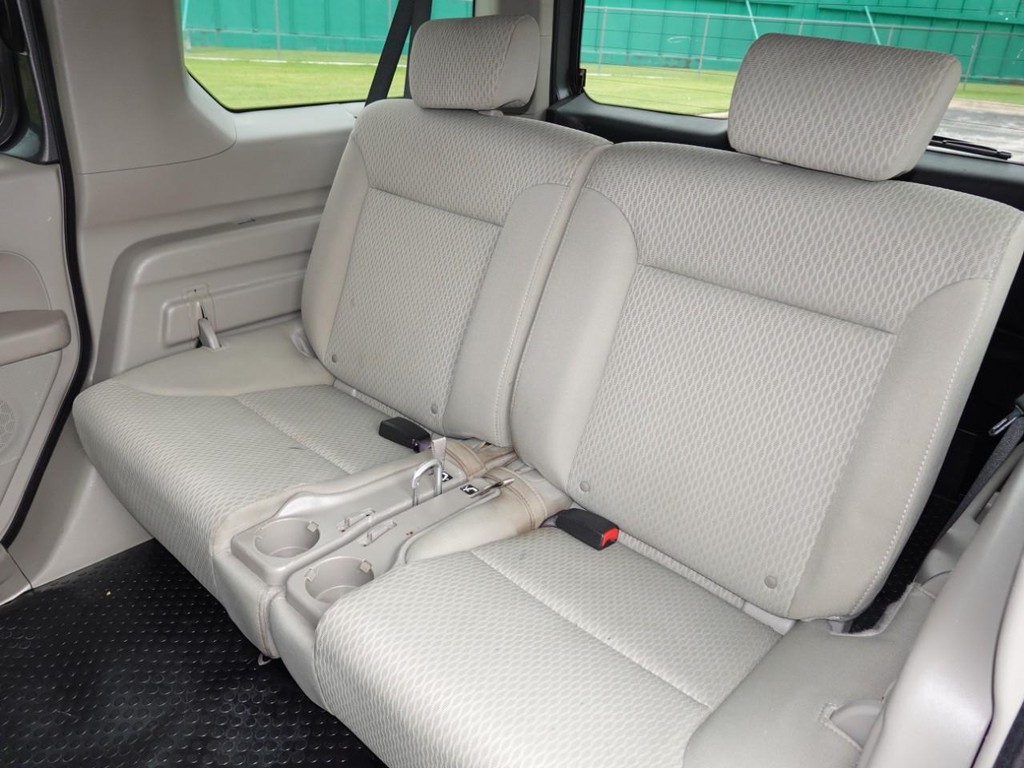 Honda Element Vehicle Full-screen Gallery Image 18