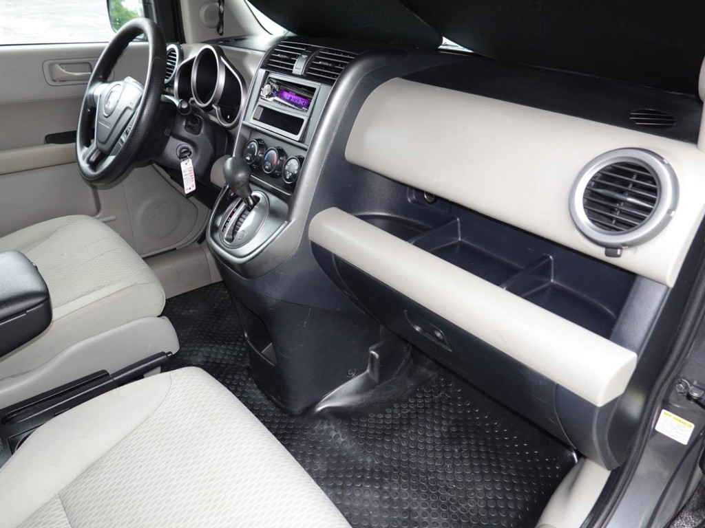 Honda Element Vehicle Full-screen Gallery Image 20