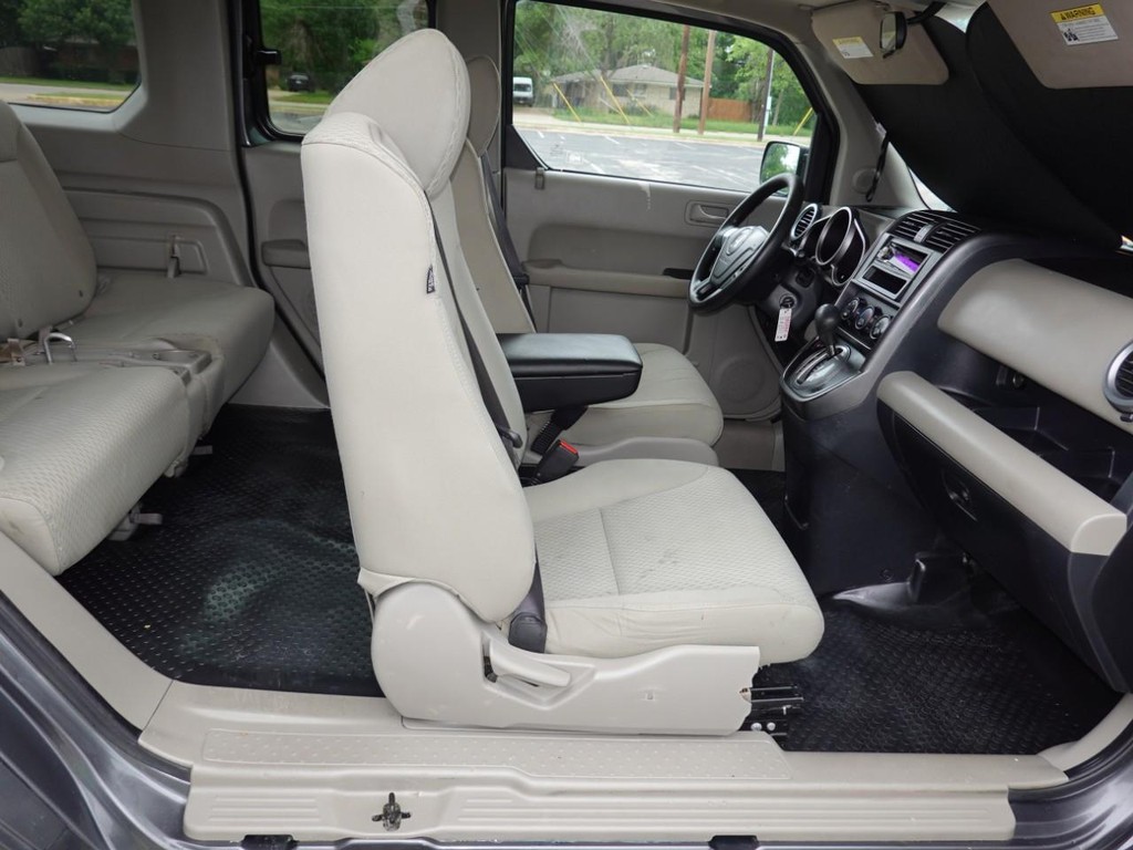 Honda Element Vehicle Full-screen Gallery Image 21