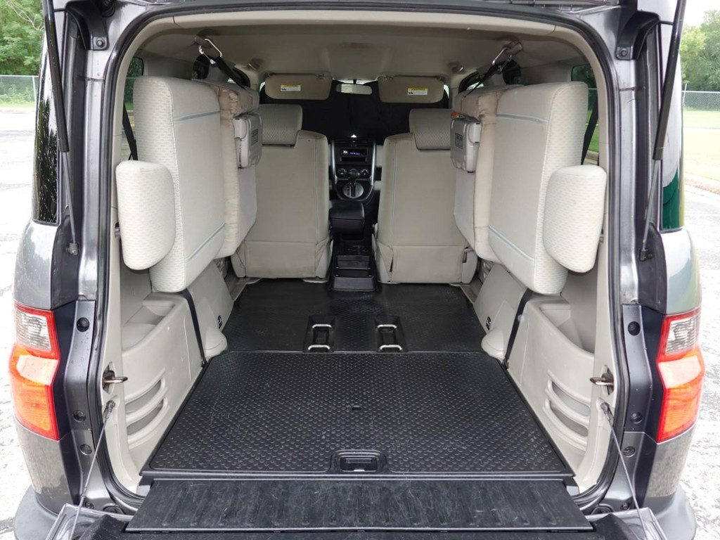 Honda Element Vehicle Full-screen Gallery Image 25
