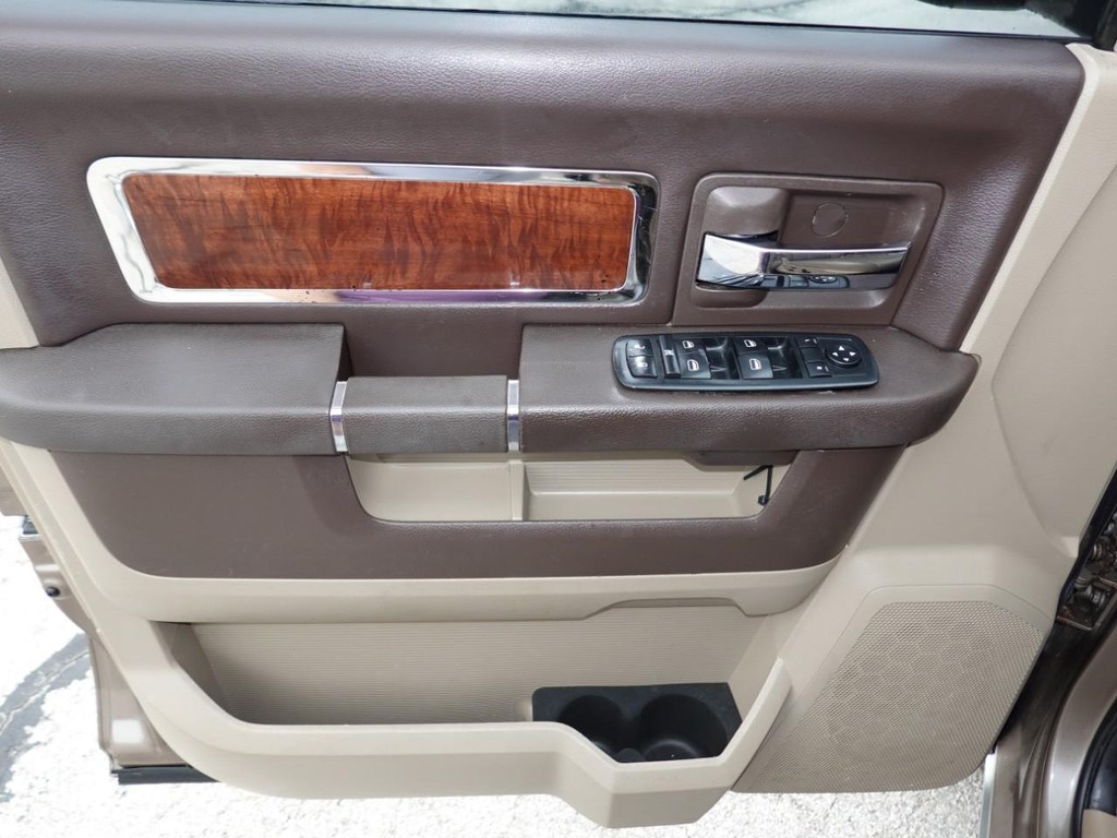 Dodge Ram 1500 Vehicle Full-screen Gallery Image 18