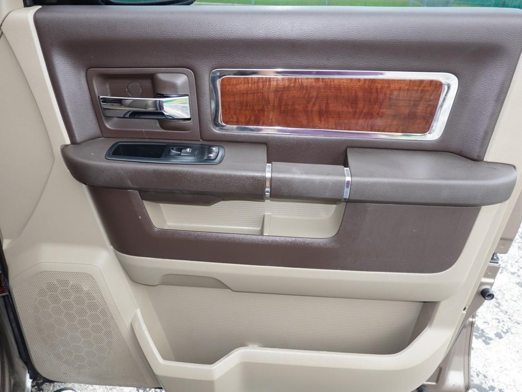 Dodge Ram 1500 Vehicle Full-screen Gallery Image 23