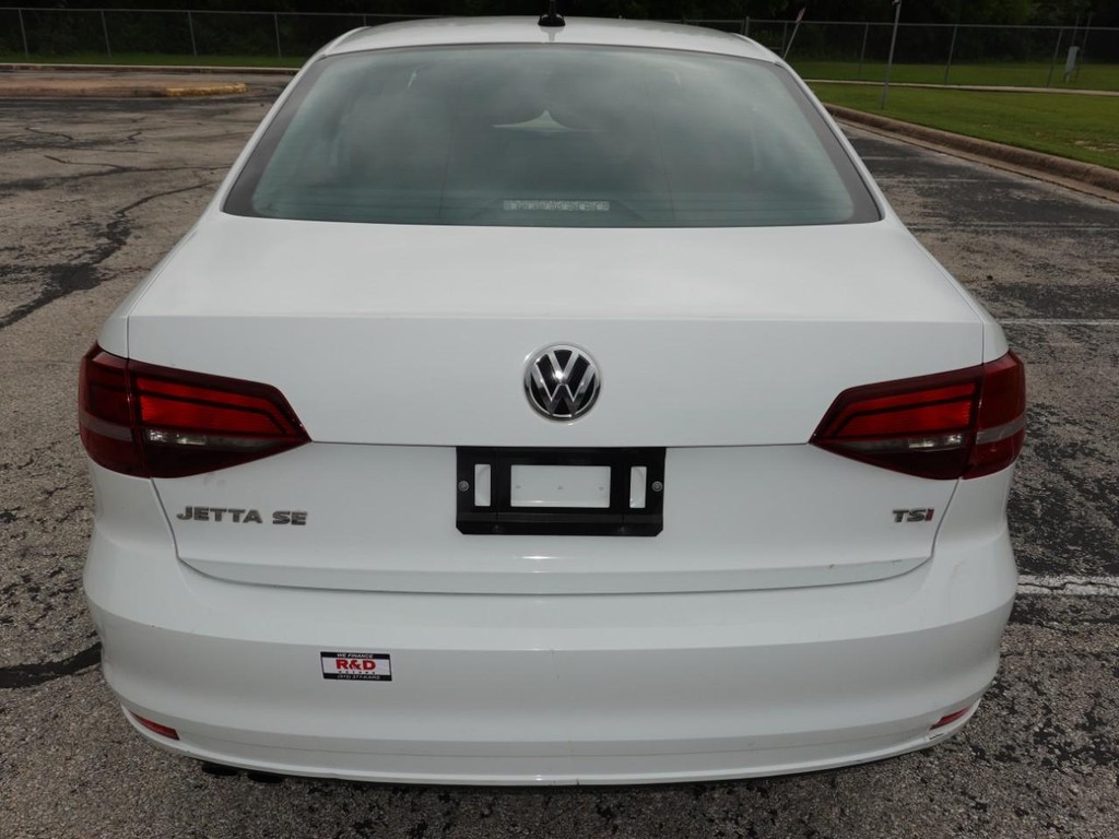 Volkswagen Jetta Sedan Vehicle Full-screen Gallery Image 04