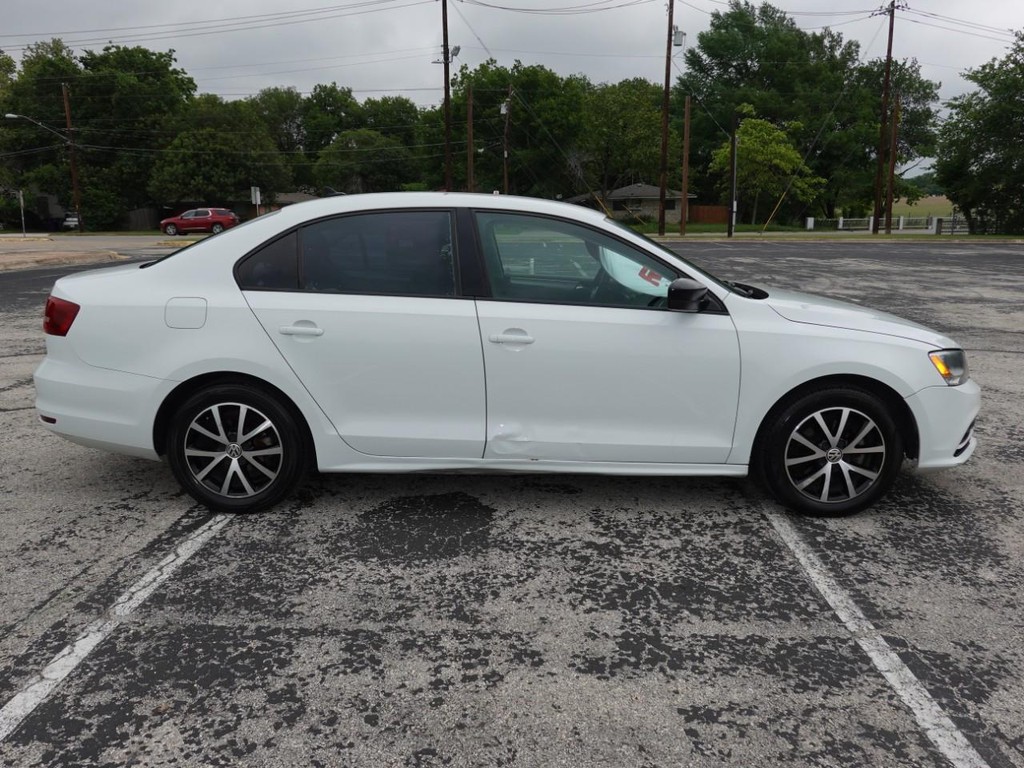 Volkswagen Jetta Sedan Vehicle Full-screen Gallery Image 06