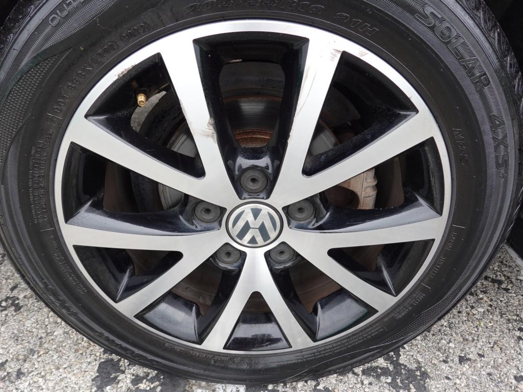 Volkswagen Jetta Sedan Vehicle Full-screen Gallery Image 07