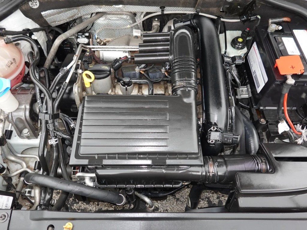 Volkswagen Jetta Sedan Vehicle Full-screen Gallery Image 23