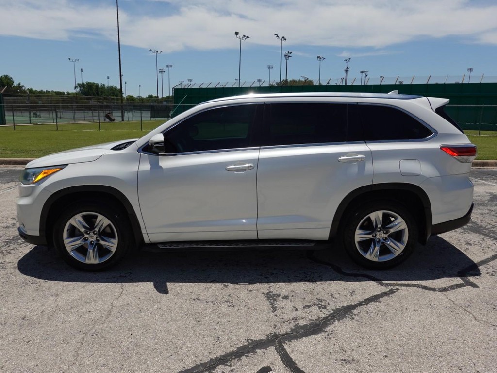 Toyota Highlander Vehicle Full-screen Gallery Image 04